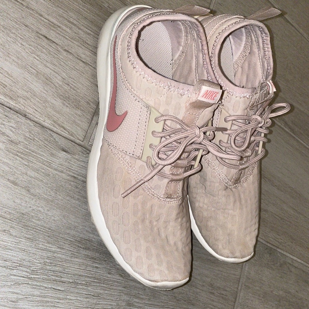 Nike shoes women size 7